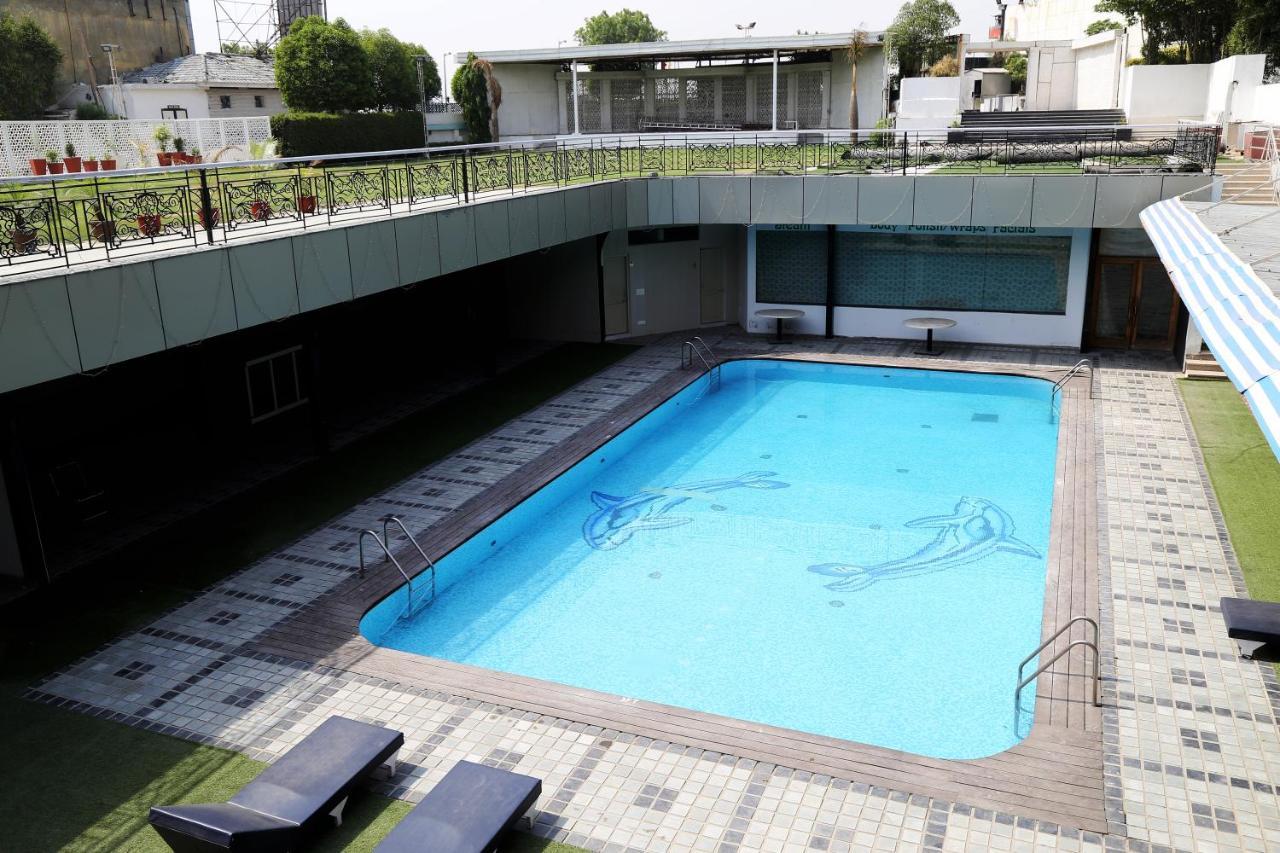 Dee Marks Airport Hotel & Resorts New Delhi Exterior photo