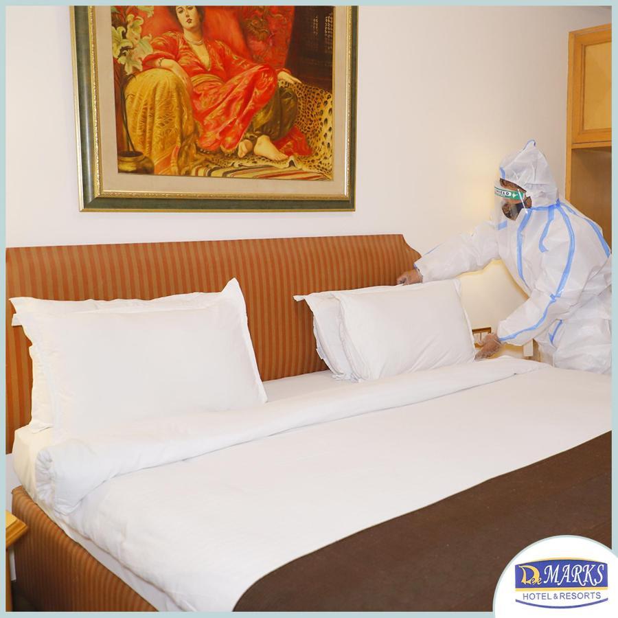 Dee Marks Airport Hotel & Resorts New Delhi Exterior photo