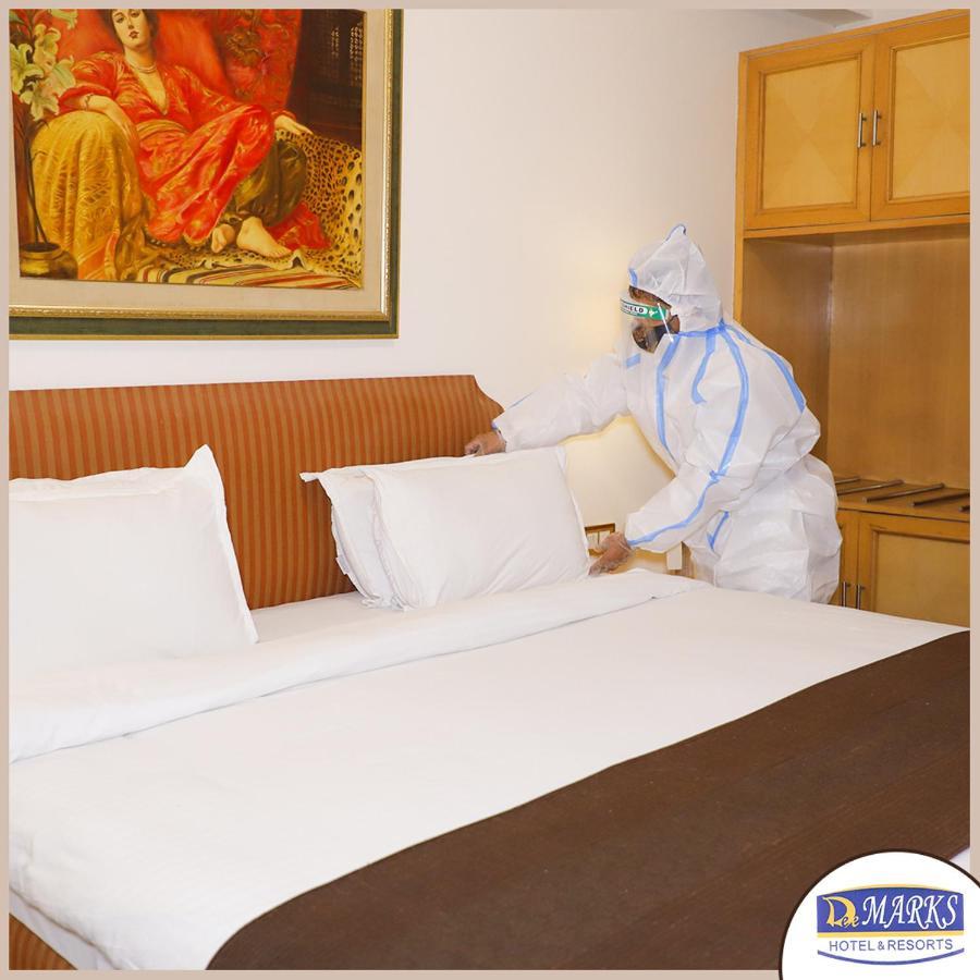 Dee Marks Airport Hotel & Resorts New Delhi Exterior photo