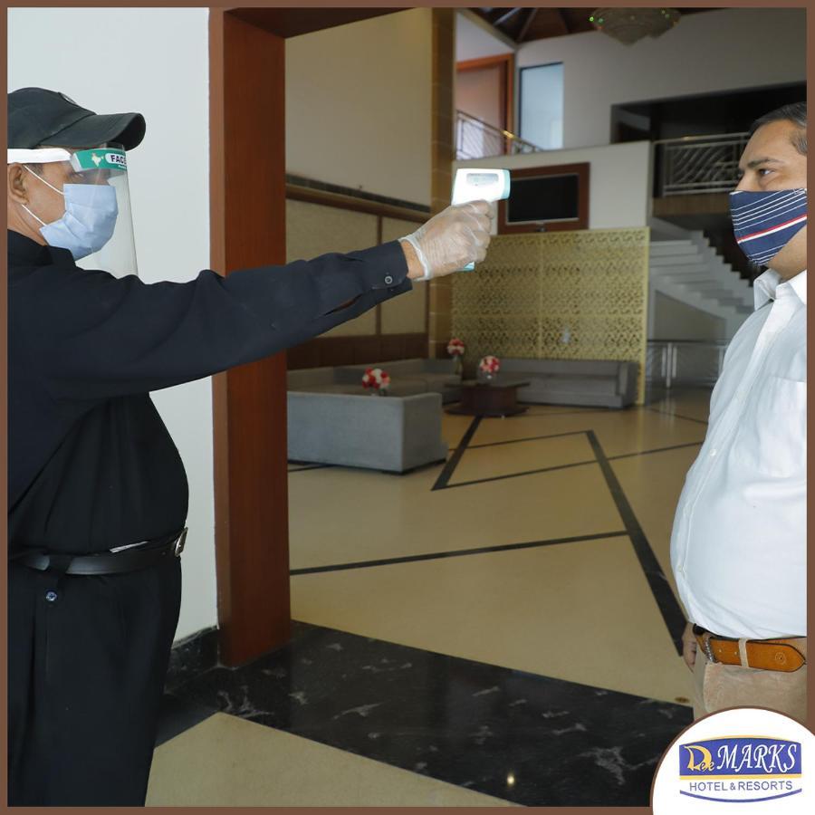 Dee Marks Airport Hotel & Resorts New Delhi Exterior photo