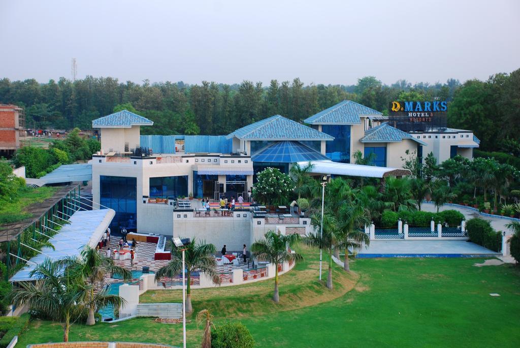 Dee Marks Airport Hotel & Resorts New Delhi Exterior photo