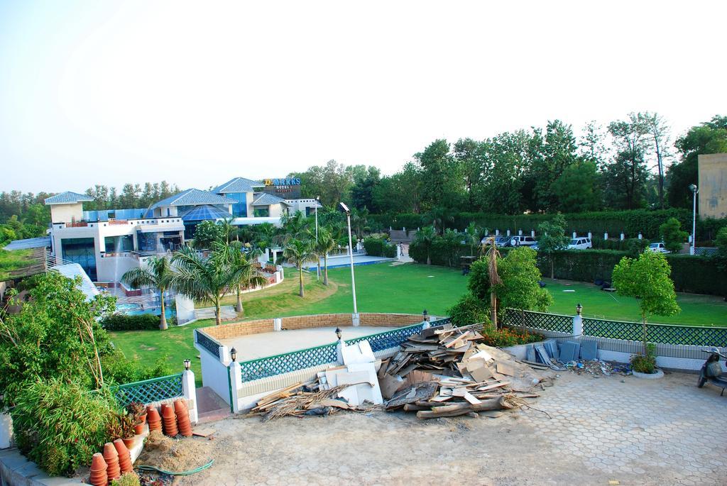 Dee Marks Airport Hotel & Resorts New Delhi Exterior photo