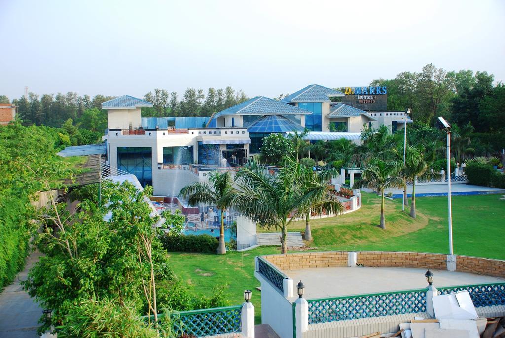 Dee Marks Airport Hotel & Resorts New Delhi Exterior photo