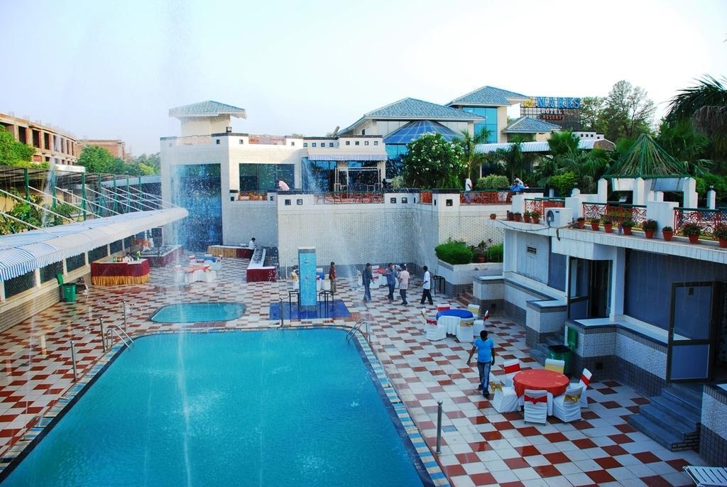 Dee Marks Airport Hotel & Resorts New Delhi Exterior photo