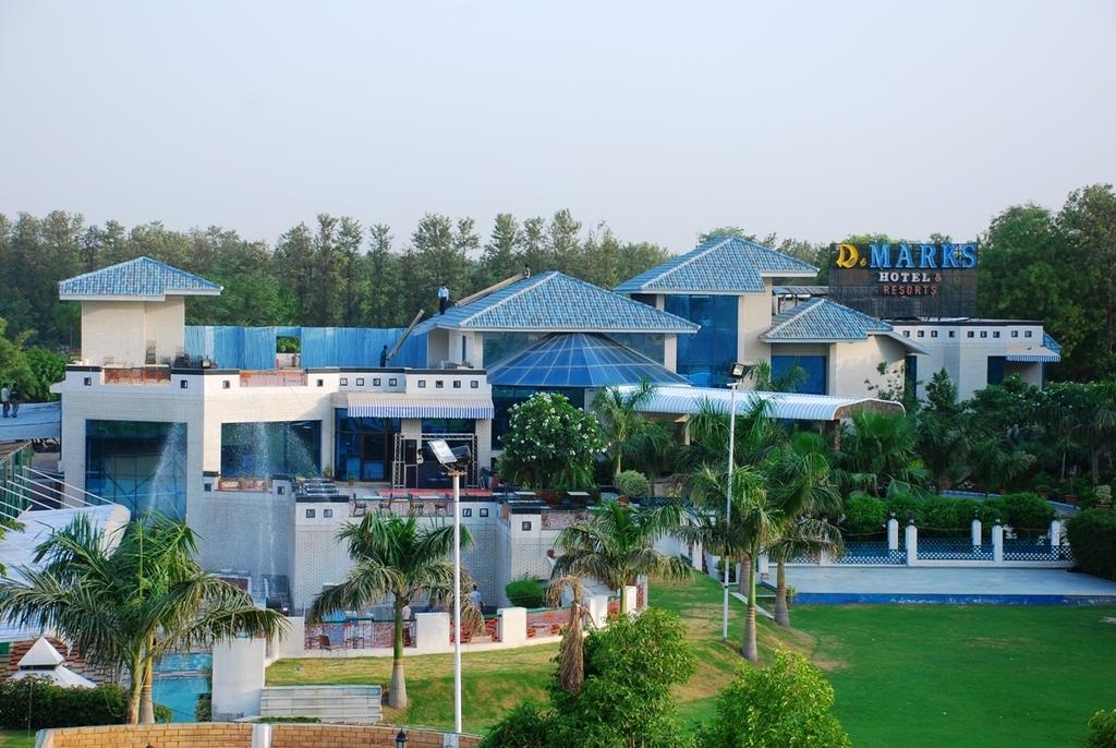 Dee Marks Airport Hotel & Resorts New Delhi Exterior photo
