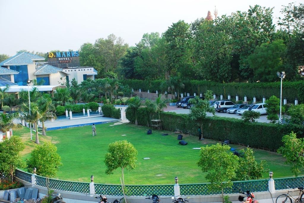 Dee Marks Airport Hotel & Resorts New Delhi Exterior photo