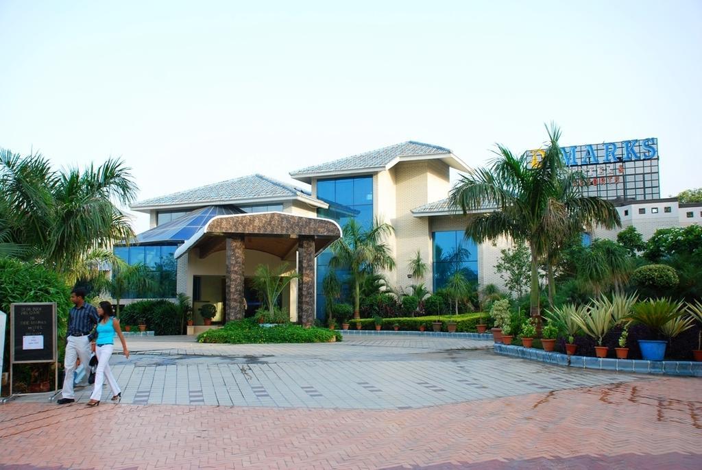 Dee Marks Airport Hotel & Resorts New Delhi Exterior photo