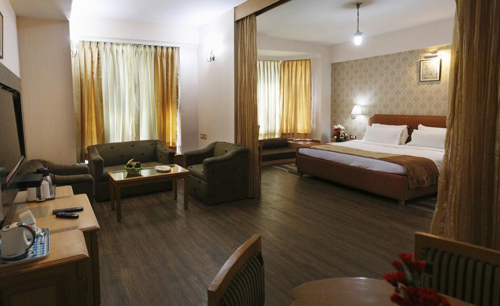 Dee Marks Airport Hotel & Resorts New Delhi Exterior photo