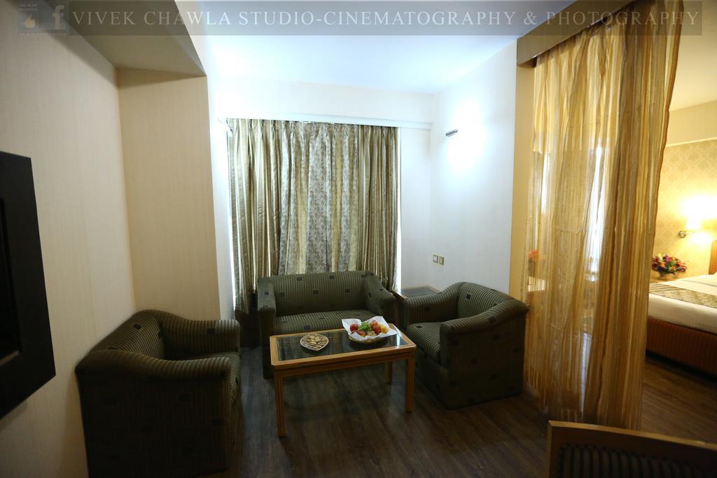 Dee Marks Airport Hotel & Resorts New Delhi Exterior photo