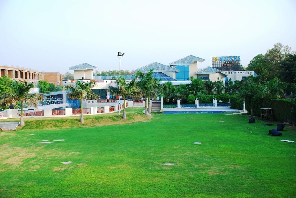 Dee Marks Airport Hotel & Resorts New Delhi Exterior photo