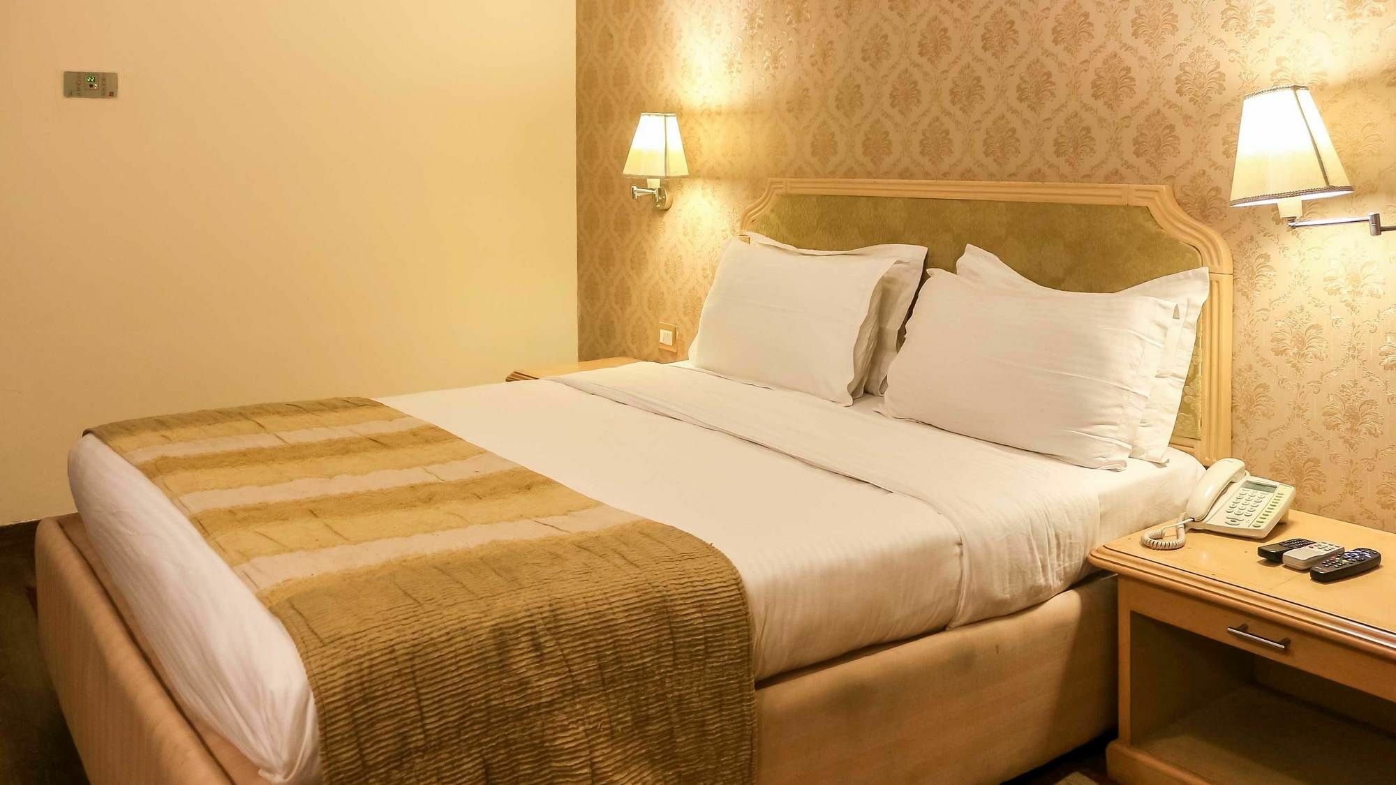 Dee Marks Airport Hotel & Resorts New Delhi Exterior photo