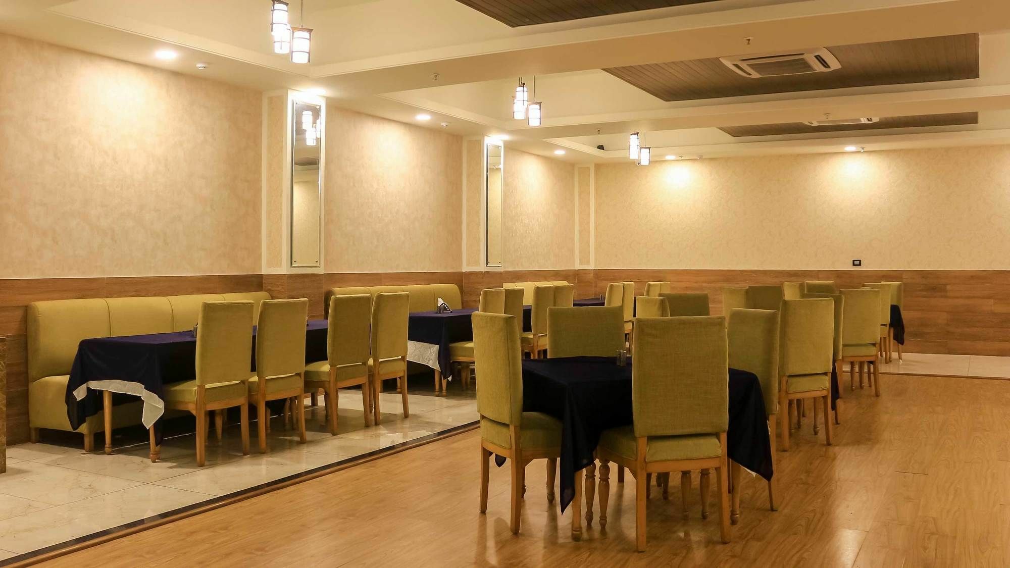 Dee Marks Airport Hotel & Resorts New Delhi Exterior photo