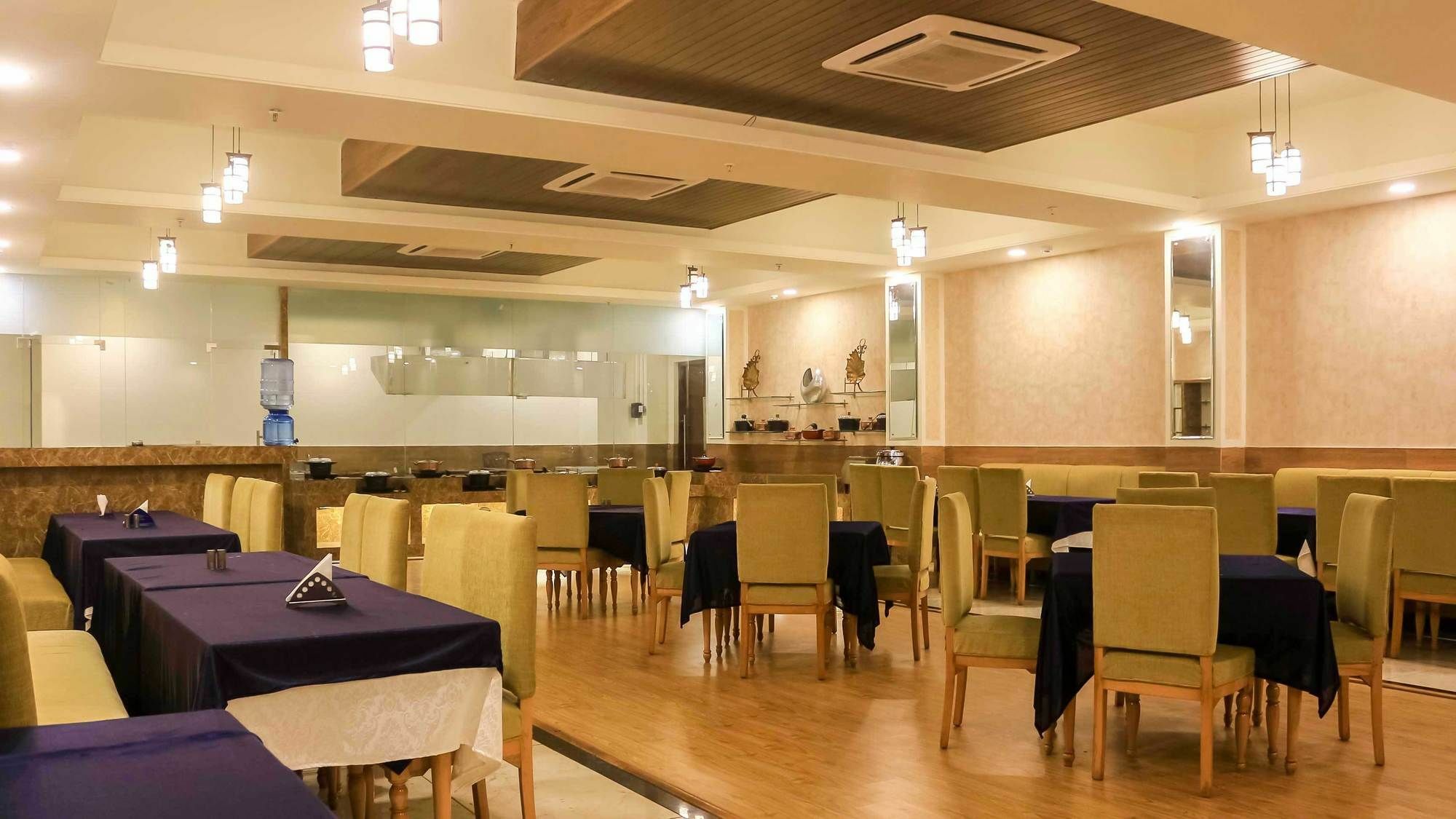 Dee Marks Airport Hotel & Resorts New Delhi Exterior photo