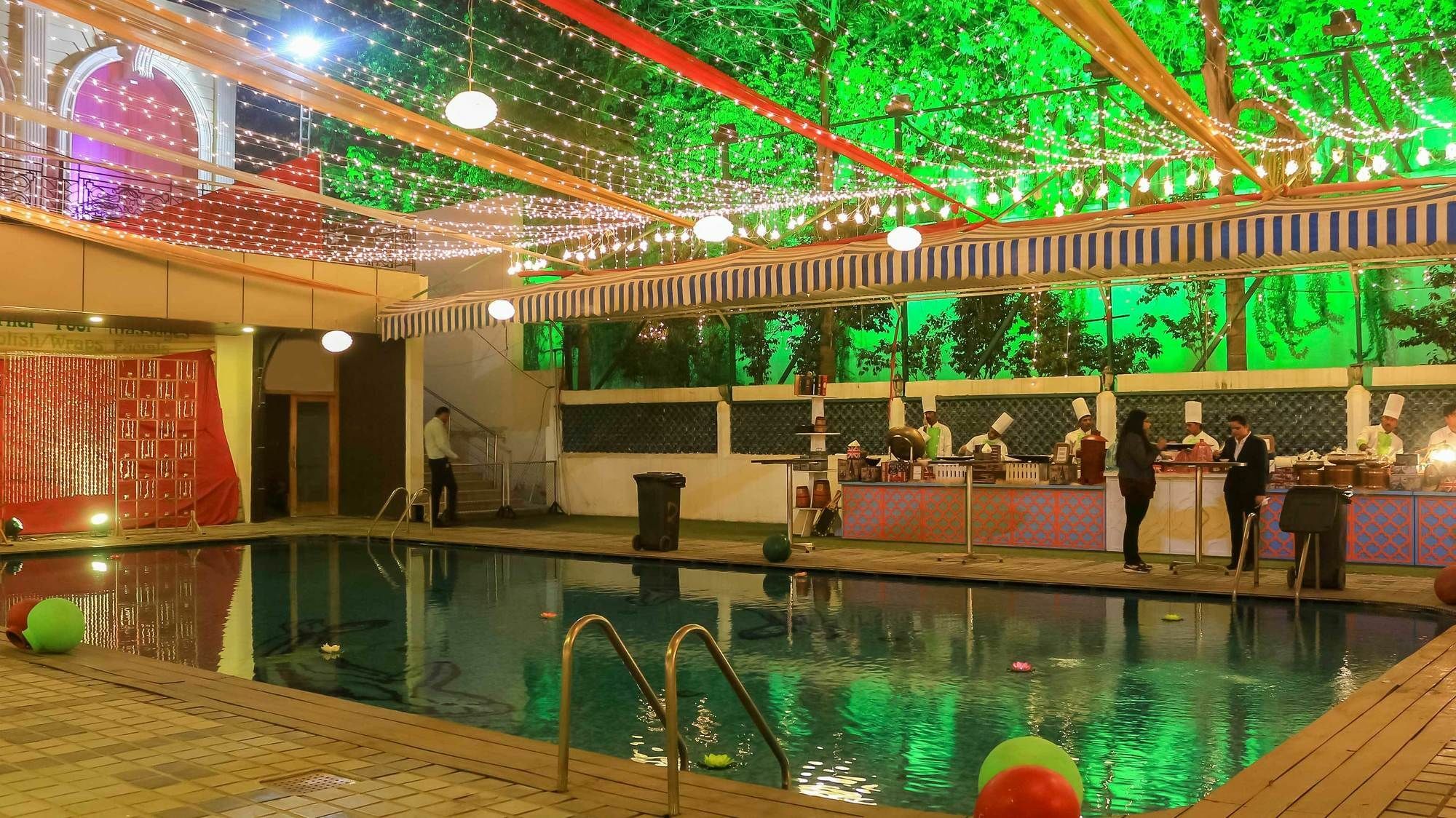 Dee Marks Airport Hotel & Resorts New Delhi Exterior photo